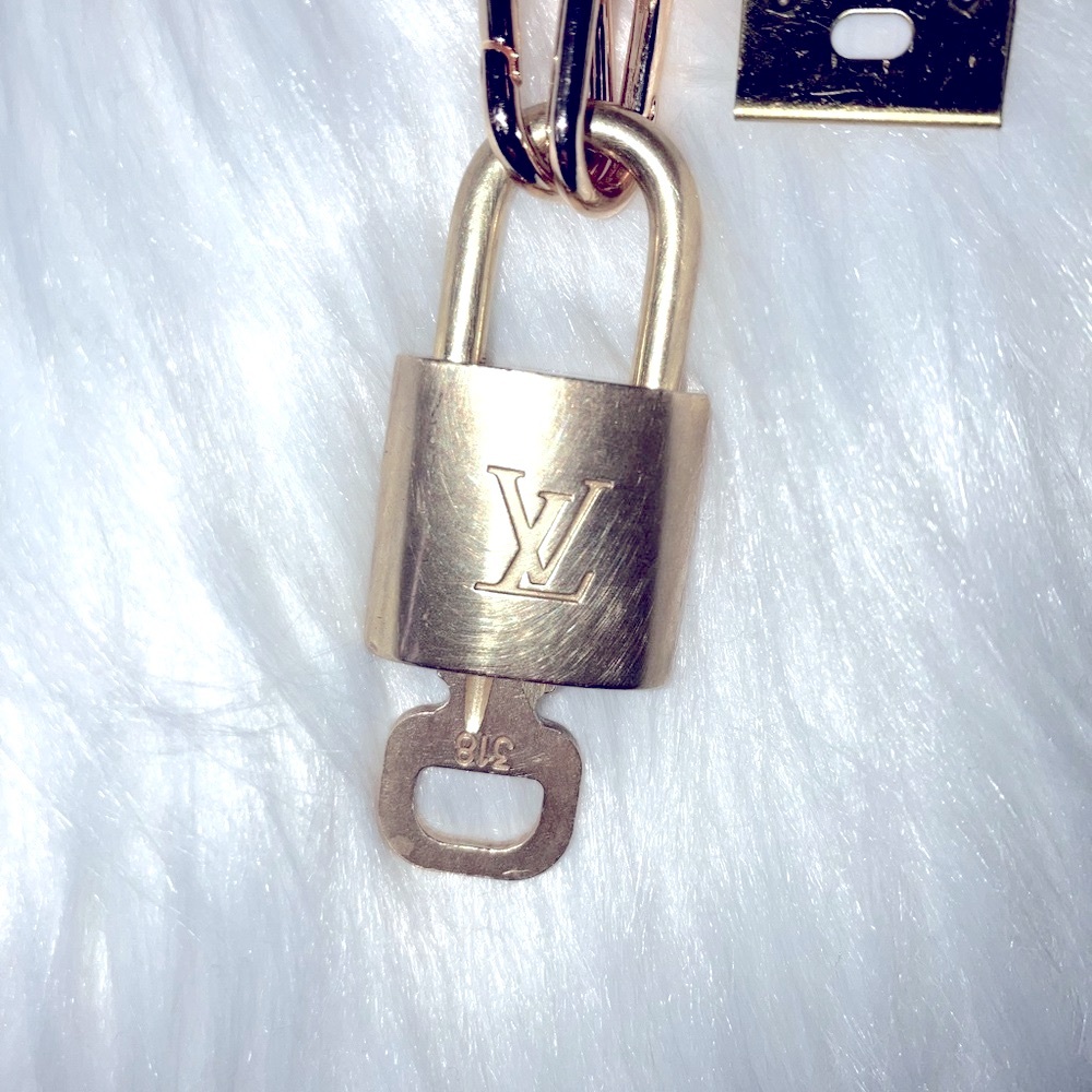 🔑LOUIS VUITTON🔑Gold Lock #318 w/Hold Unbranded Chain - Picture 2 of 14